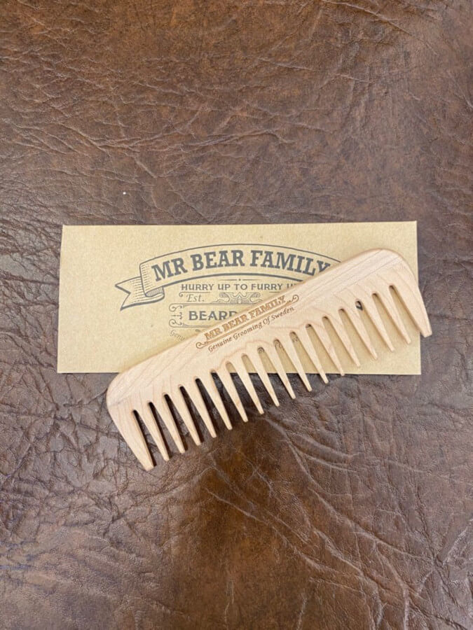 Mr. Bear Family - La Barbería Haircuts & Wines