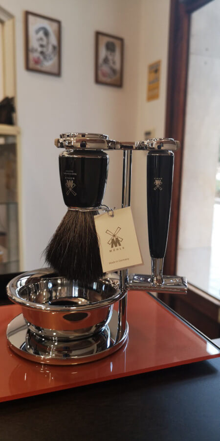 Mühle - La Barbería Haircuts & Wines