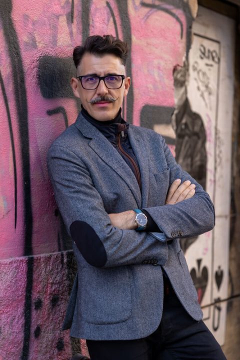 Moises La Barbería Haircuts & Wines - Moises