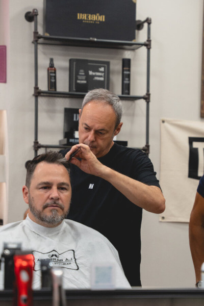 Corte de pelo La Barbería Haircuts & Wine (Avenidas)