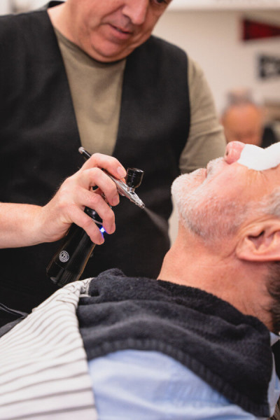 Loción La Barbería Haircuts & Wine (Avenidas)