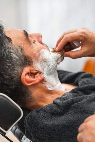 Enjabonado La Barbería Haircuts & Wine (Avenidas)