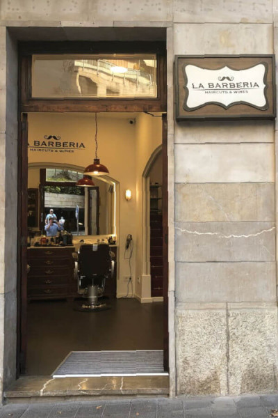 Entrada La Barbería Haircuts & Wine (La Rambla)