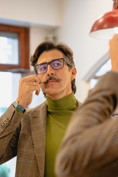 Moisés La Barbería Haircuts & Wine (La Rambla) - Moisés