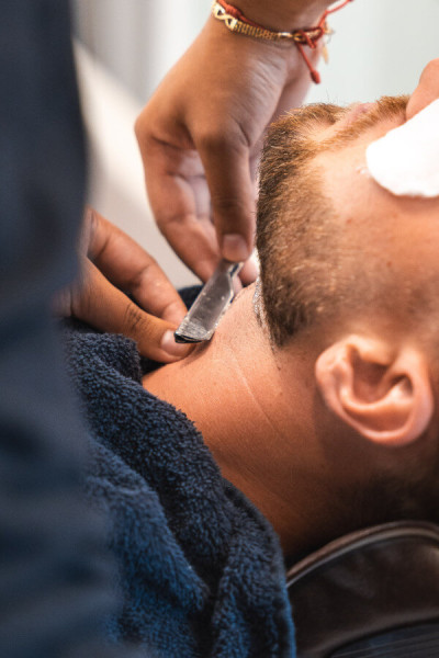 Afeitado La Barbería Haircuts & Wine (La Rambla)