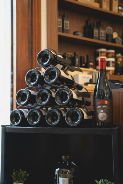 Vinos La Barbería Haircuts & Wine (La Rambla)