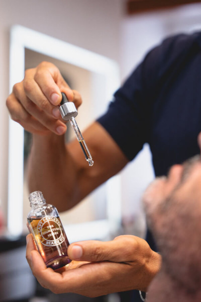 Aceites La Barbería Haircuts & Wine (Santa Catalina)