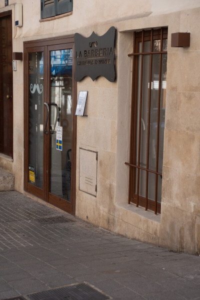 Exterior La Barbería Haircuts & Wine (Santa Catalina)